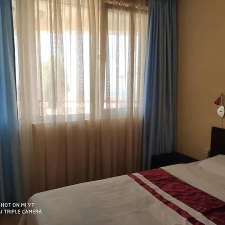 на море с собственным бассейном и подземным гаражом Apartamento