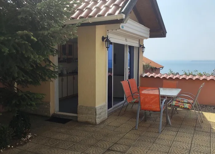 на море с собственным бассейном и подземным гаражом Apartamento Sveti Vlas