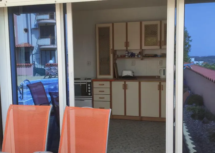 на море с собственным бассейном и подземным гаражом Apartamento Sveti Vlas