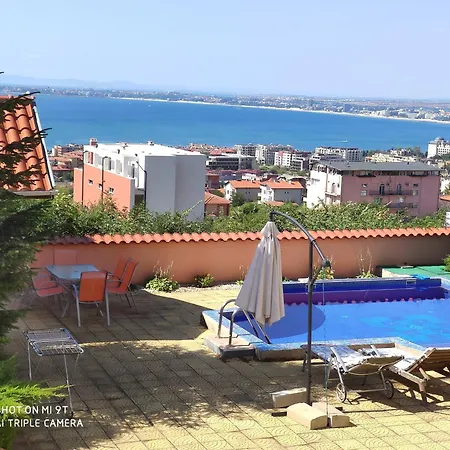 на море с собственным бассейном и подземным гаражом *