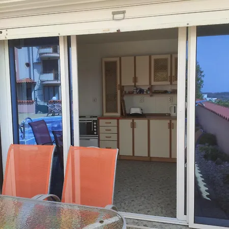 на море с собственным бассейном и подземным гаражом Apartmán Sveti Vlas