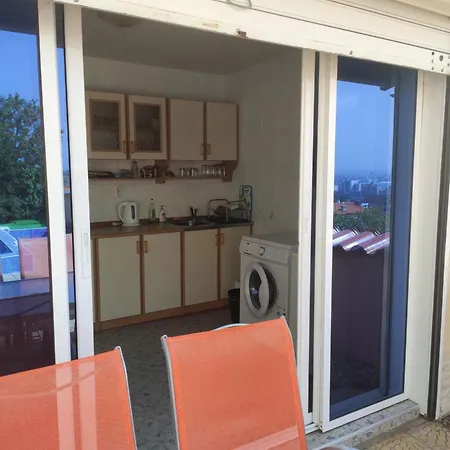 на море с собственным бассейном и подземным гаражом Apartmán Sveti Vlas