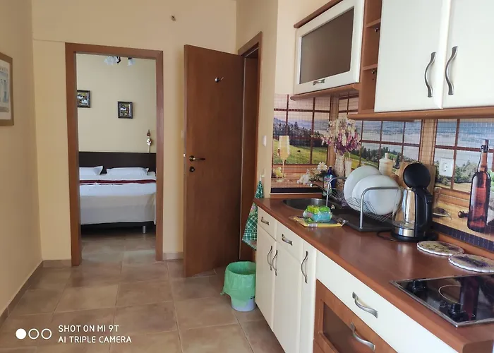 на море с собственным бассейном и подземным гаражом