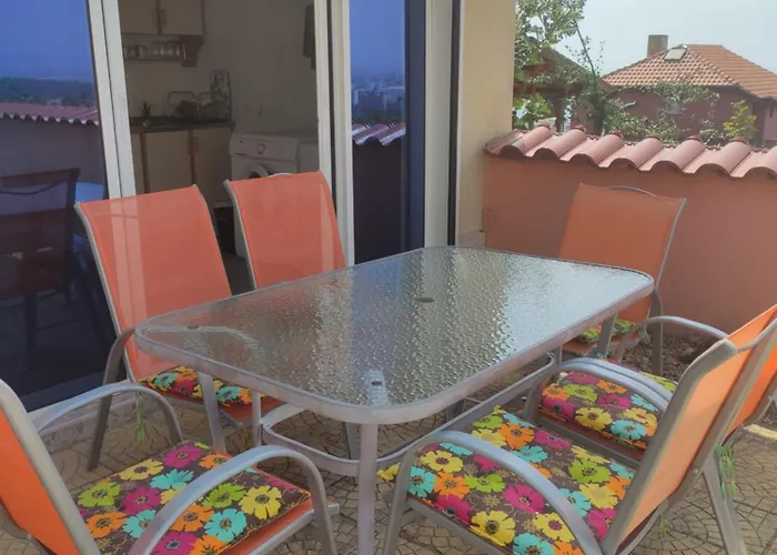 Апартамент на море с собственным бассейном и подземным гаражом *